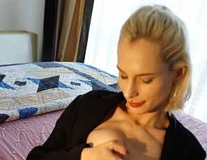 010722_dirty_blonde_poppy_deeply_stretching_tiny_teen_hole_with_brutal_big_black_dildo