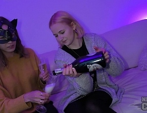 031921_vaping_hot_girls_miss_pussycat_and_layla_then_dildo_fucking_until_orgasm_aesthetic_vibes