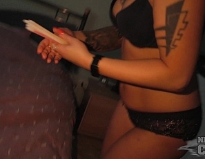 040219_lola_ash_playing_in_the_dark_with_glowsticks_gaping_and_penetrating_her_pussy_hole