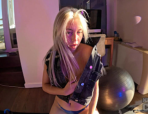 040226_rosalinda_does_naked_work_out_making_herself_sweat_and_fingering