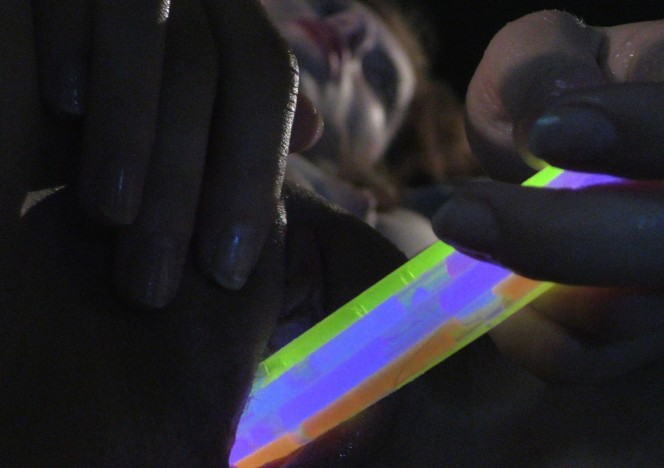 050316_19yo_sharlote_penetrating_her_virgin_pussy_with_glowsticks_to_stretch_herself