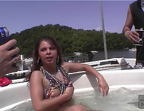 052309_hot_waitresses_partying_naked_with_us_on_the_lake_of_the_ozarks