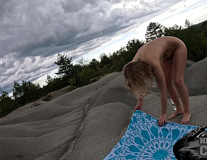 060826_eyla_moore_masturbating_on_some_martian_hills_risky_outdoor_video_at_a_tourist_spot_while_on_vacation