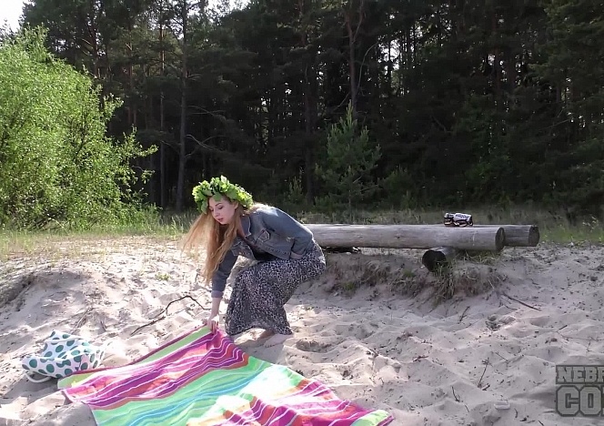 070716_areana_fox_risky_public_beach_masturbation_with_voyeur_drone_watching_big_black_dildo_pussy_stretch