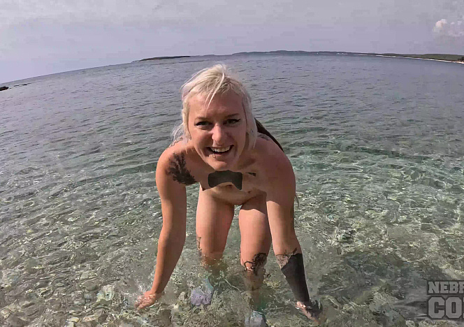 070726_underwater_naked_swimming_in_the_sea_while_on_vacation_with_brille