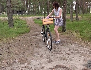 080117_naked_bike_riding_in_the_forest_hot_babe_sonja_enjoys_her_dildo_on_the_grassy_knoll