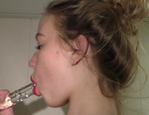 091217_beautiful_18yo_teen_sarah_in_stockholm_on_vacation_then_masturbating_in_room