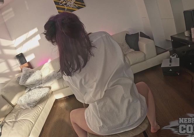 092425_ellah_giving_a_sexy_striptease_and_finger_masturbating_rfo