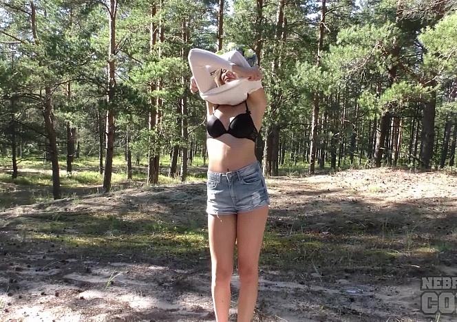 102416_public_forest_masturbating_hot_model_candice_enjoying_the_great_outdoors